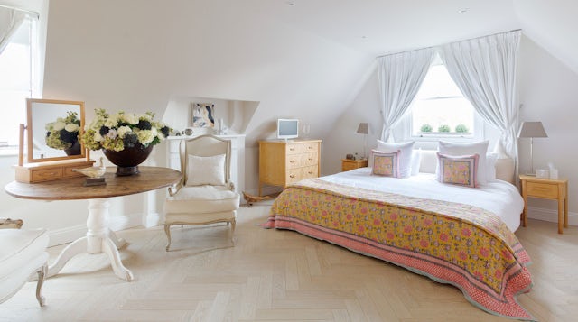 If you’re wanting ultimate luxury out of your London stay when visiting the flower show in Hampton Court, Kew gardens is the perfect destination for you