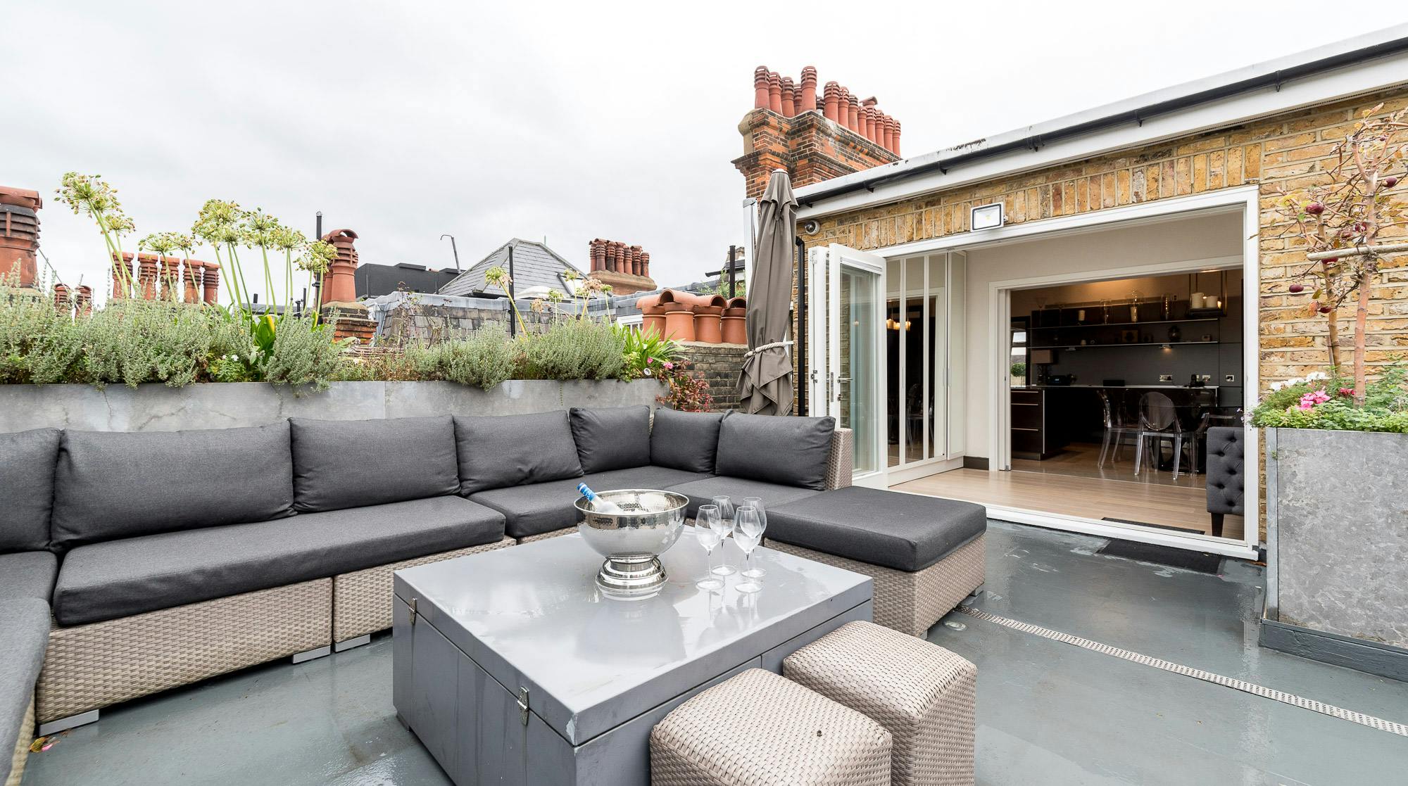 A Plant-Packed Penthouse Suspended Atop The London Eye pics A Plant-Packed Penthouse Suspended Atop The London Eye foto