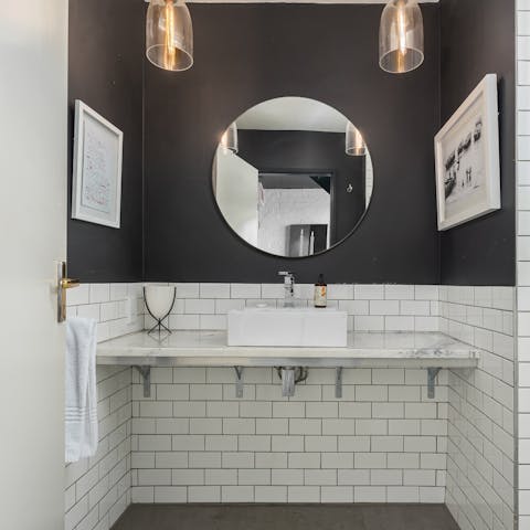 Get ready for a night out in Cape Town in the stylish bathroom