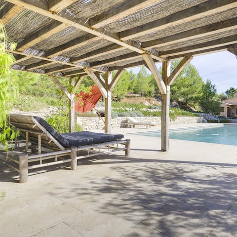 Chill out in this tranquil covered pergola space