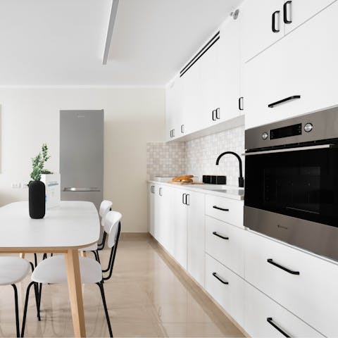 Recreate your favourite Israeli dishes in the fully equipped kitchen