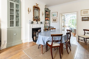 Courtyard in Chelsea image 12
