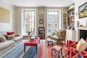 Courtyard in Chelsea image 1