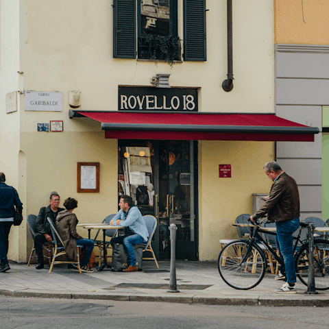 Soak up the atmosphere with drinks in a local bar 