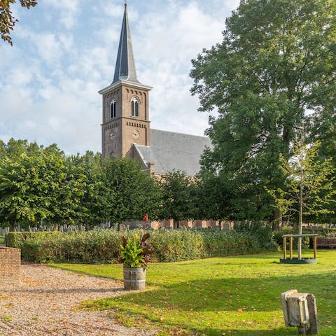 Discover the beauty of Friesland from this home in the charming village of Ternaard