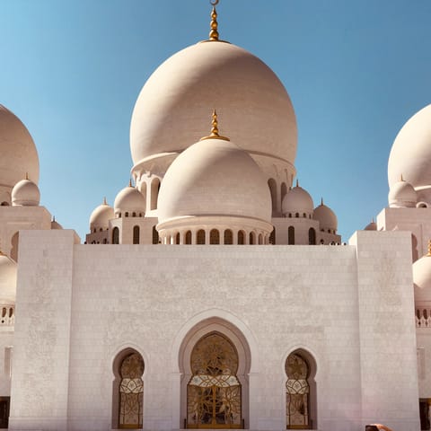 Stay in the centre of Dubai, a five-minute drive from the Grand Mosque