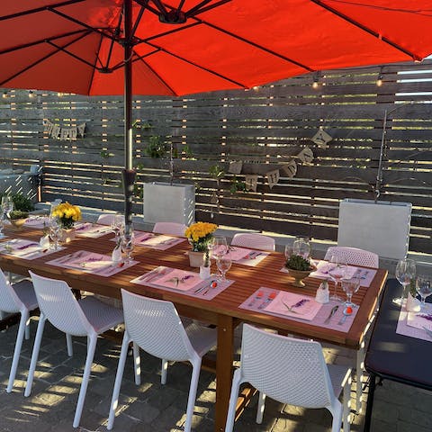 Set the table ready for an alfresco feast in the Californian sunshine