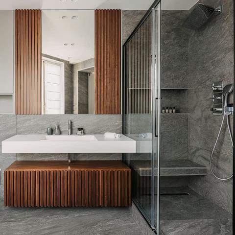 Get mornings started on a luxurious note with a soak under the bathrooms' rainfall showers