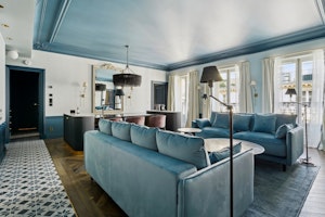 Parisian Luxury image 1