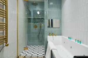 Parisian Luxury image 2
