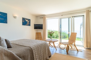 I Wake Up With the Ocean image 6