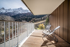 Les Houches Style image 3
