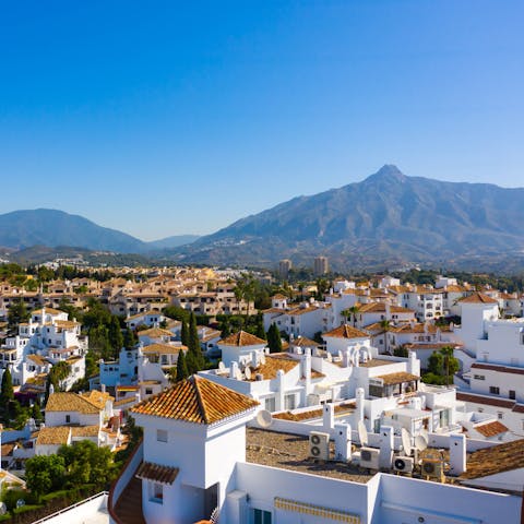 Embrace the magic of Mediterranean living from this apartment nestled beneath the mountains in Marbella 