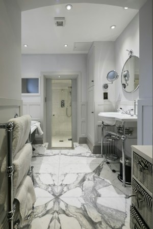 The Ritzy Rose image 3