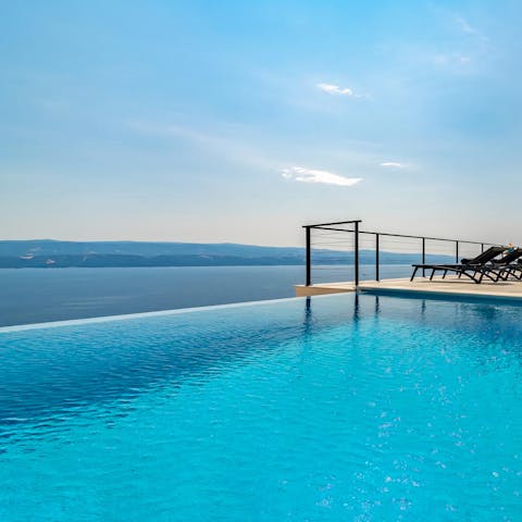 Relax in the sea-facing pool – there's a hydro massage feature 