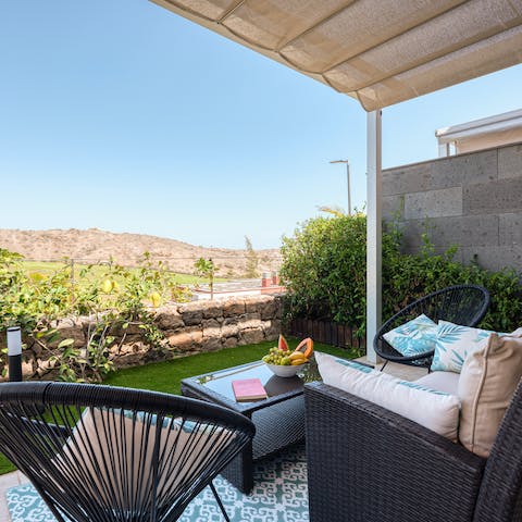 Share a few snacks on the outdoor chairs