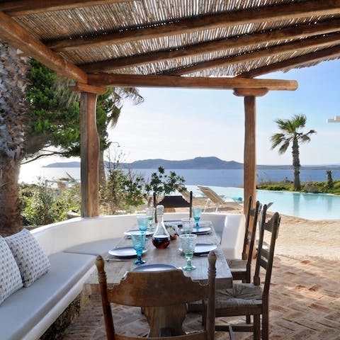 Try not to get distracted as you eat your meals with this spectacular view ahead