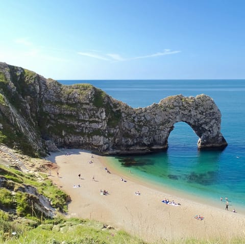 Explore the spectacular Dorset coast from your rural cottage base