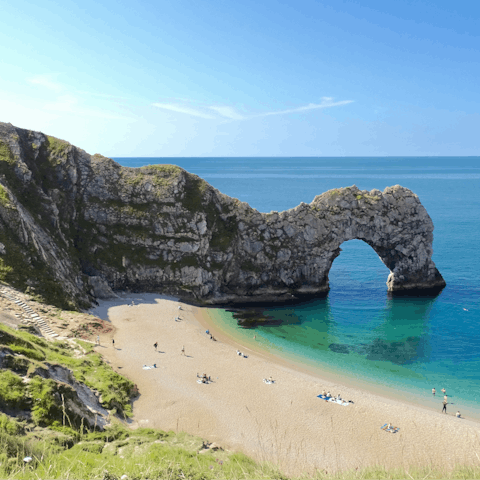 Explore the spectacular Dorset coast from your rural cottage base
