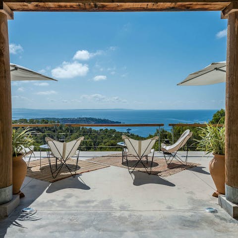 Live between sky and sea with hours spent on the upper terrace