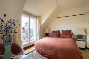 Elegant Paris Home image 1