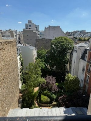 Elegant Paris Home image 10