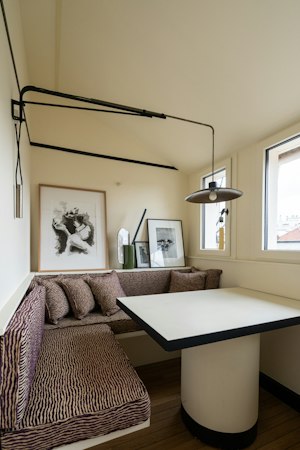 Elegant Paris Home image 5
