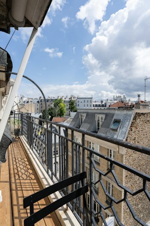 Elegant Paris Home image 4