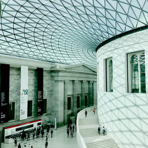 Walk to the world-famous British Museum in just fifteen minutes