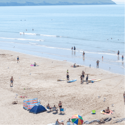 Award-winning Appledore Beach is a five-minute drive