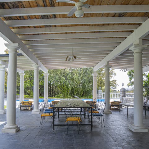 Gather the group for an alfresco lunch under the veranda 