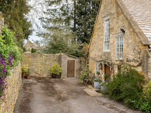 Blockley Silk image 1