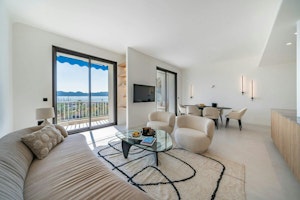 Ivory Promenade image 7