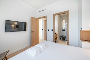 Ivory Promenade image 6