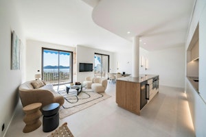 Ivory Promenade image 5