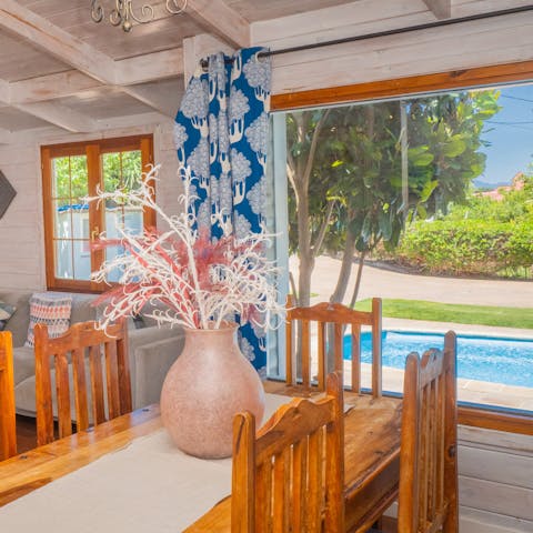 Come together at the dining table for hearty family meals and stunning poolside views
