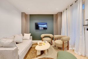 Parisian Courtyard Abode image 1