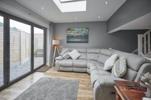 Cosy Coastal Cottage image 11