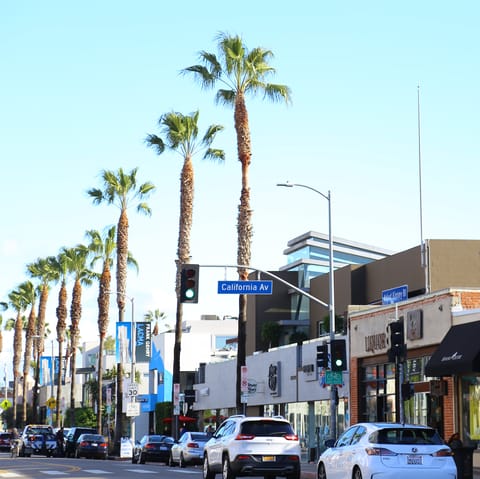 Step straight out of your home and onto buzzing Abbot Kinney Boulevard 