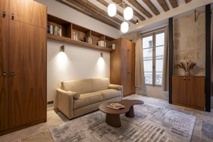 Parisian Essence image 1