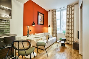 Chic Parisienne image 1