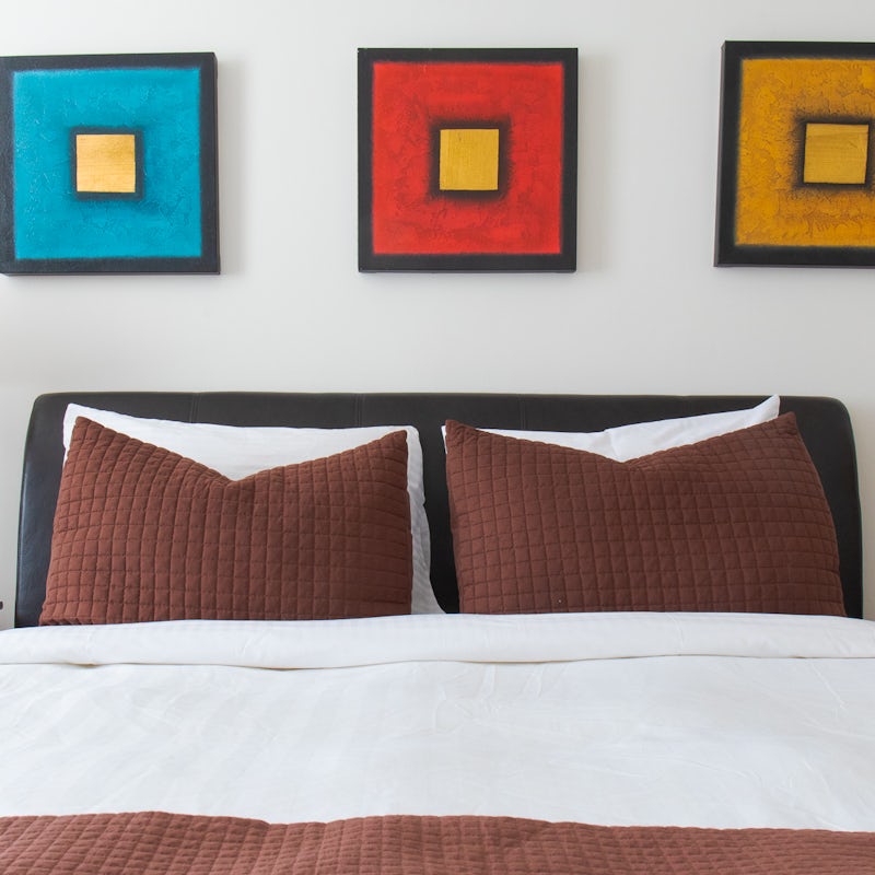 Wake up in the comfortable bedroom feeling rested and ready for another day of sightseeing