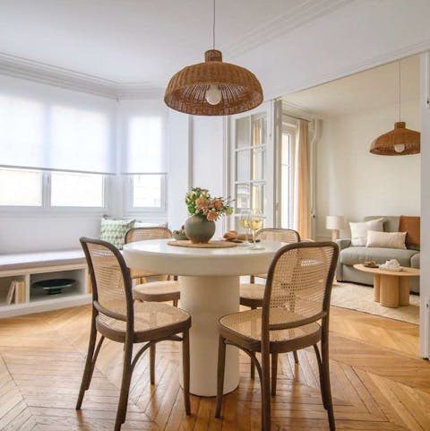 Enjoy laidback evening drinks around the dining table