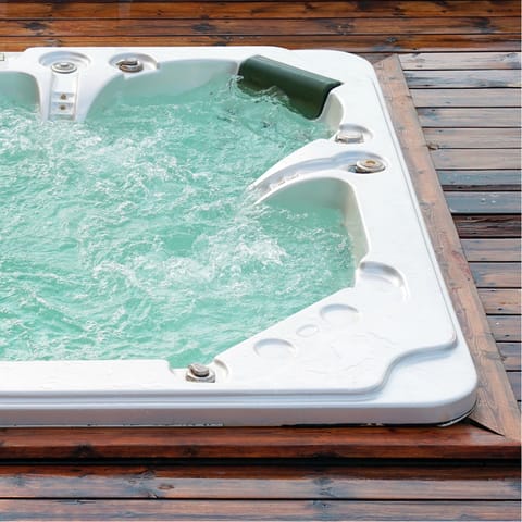 Hire out a hot tub for your garden –⁠ best enjoyed at sun set