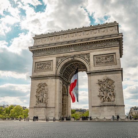 Capture that iconic shot of the Arc de Triomphe on Place de l'Etoile