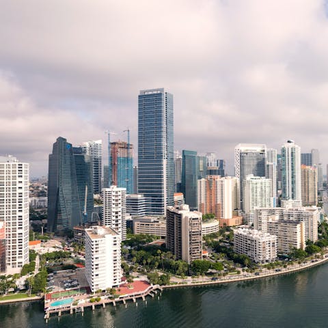 Explore dazzling Downtown Miami, an eleven-minute ride away on the Omni Loop