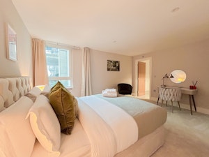 The Thames View image 9