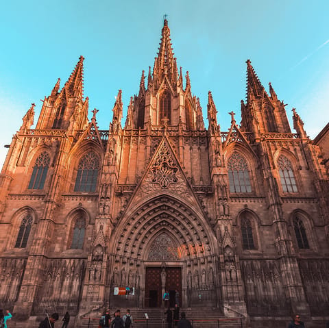 Stroll down to the city's famous gothic cathedral in thirty-five minutes on foot