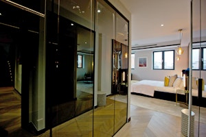 Square Peg image 2
