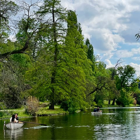 Walk to Bois de Boulogne and be inspired by the natural beauty of Paris 